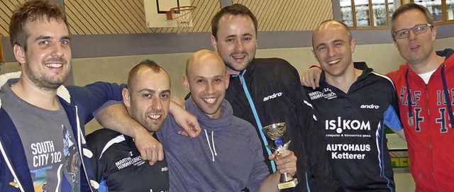 Tischtennis-Pokalsieger: Mario Geppert...eas Hummel, Martin Mayer (von links).   | Foto:  Verein