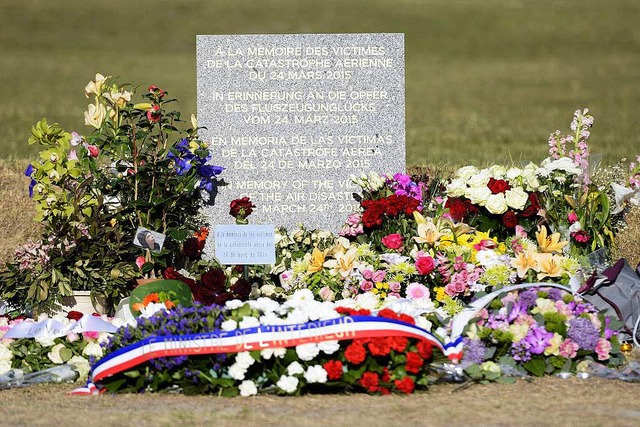 Eine Frau hat sich als Cousine einer d...Leben gekommenen Lehrerinnen ausgeben.  | Foto: AFP