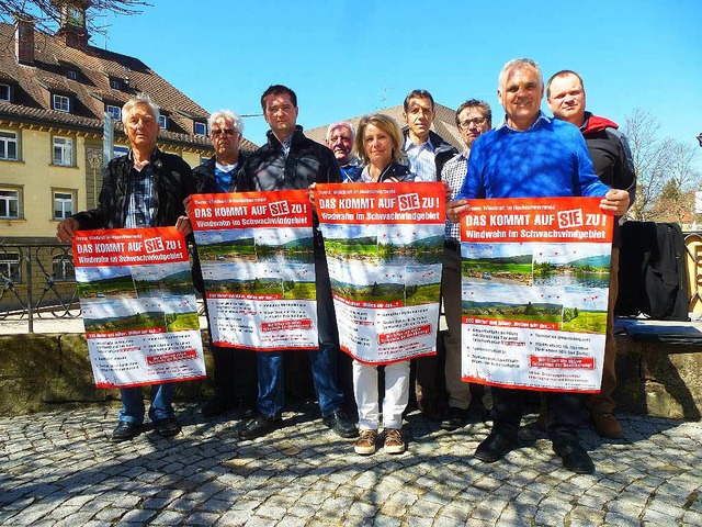 Neun Sprecher der Brgerinitiative mit...Scherzinger und  Thomas Winterhalder.   | Foto: Peter Stellmach