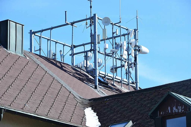 Schnelles Internet per Funk gibt es vom Dach des Blauenhauses.  | Foto: Alexander Huber