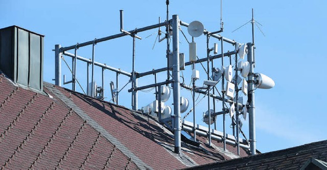 Schnelles Internet per Funk gibt es vom Dach des Blauenhauses.   | Foto: Alexander Huber