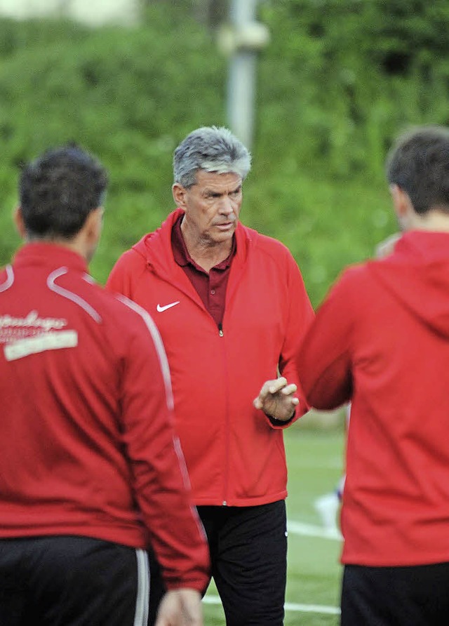 Lagebesprechung mit Roland Mutter   | Foto: Schn