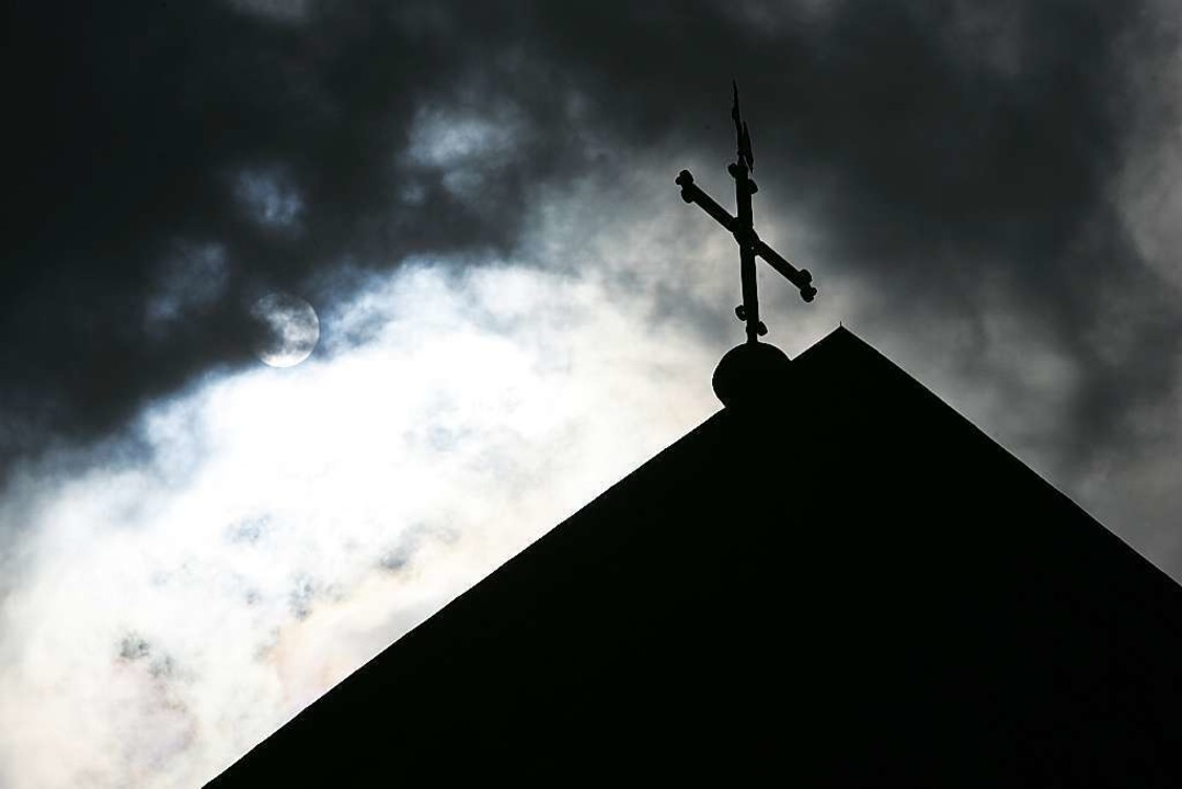 Das Geschehene zu schildern, ist fr v...as findet auch die katholische Kirche.  | Foto: dpa