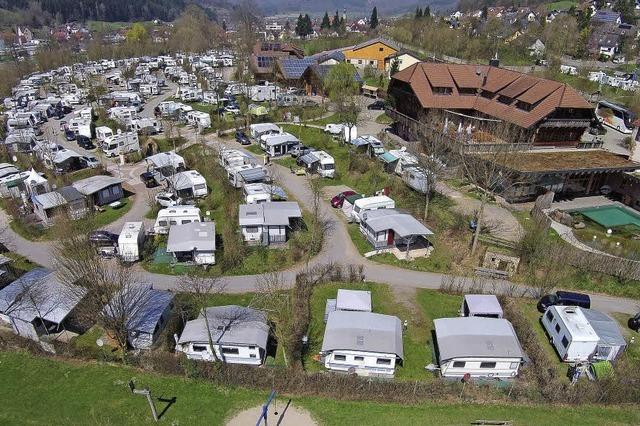 Seelbacher Campingplatz „Schwarzwlder Hof“: Klettern an der (Indoor)-Felswand