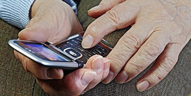 Bitte auflegen: Besonders ltere Menschen sind Opfer von Telefonbetrgern.   | Foto: Fotolia/Ingo Bartussek
