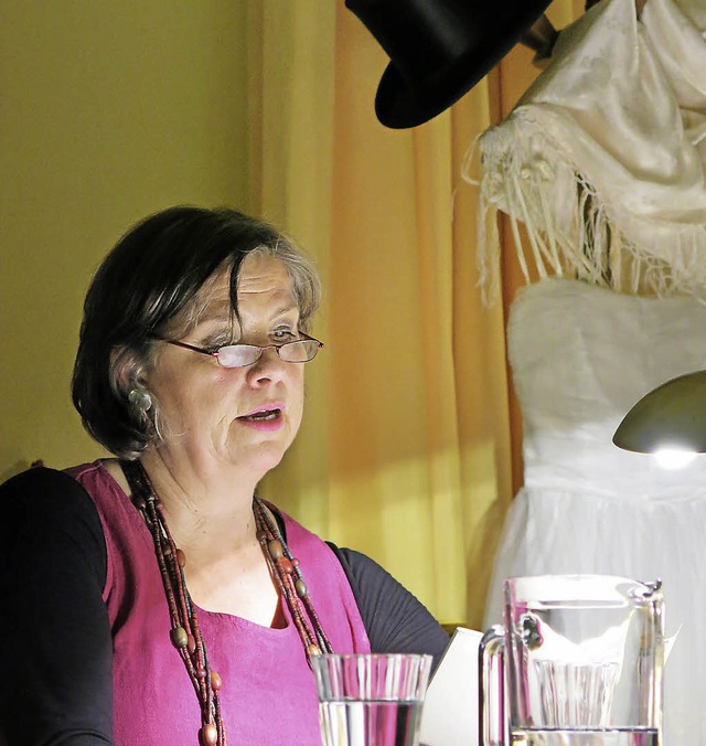 Einen literarischen Streifzug durch di...a Seifert in der Rimsinger Bibliothek.  | Foto: Claudia Mller