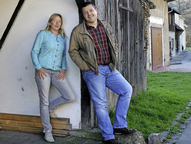 Pia Haude und Dieter Wilhelm bereiten  den nchsten Isteiner Chlotzemrt vor.  | Foto: Reinhard Cremer