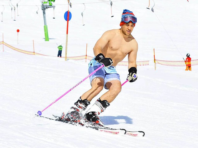 Bei 15 Grad kann man auf dem Feldberg auch in Badehose prima Ski fahren...  | Foto: Michael Bamberger