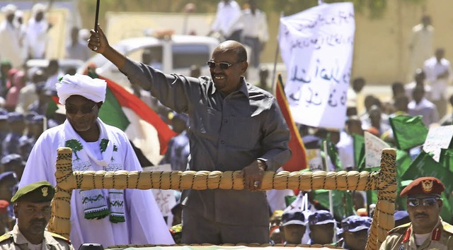 Prsident Omar al-Baschir (Mitte) auf einer Wahlveranstaltung   | Foto: AFP