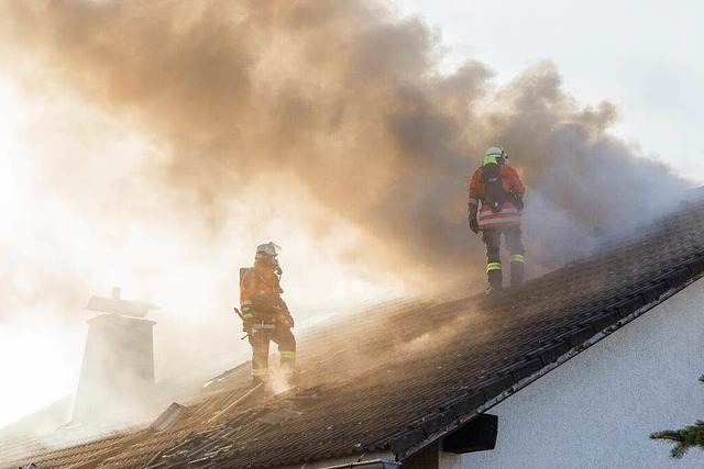 Beim Brand in Grafenhausen am Sonntagm...it der Drehleiter anrckte, im Einsatz  | Foto: Wilfrfied Dieckmann