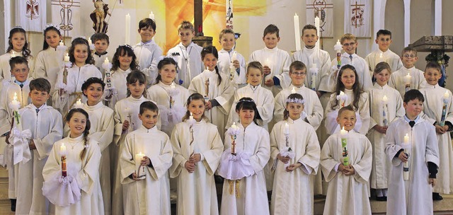 31 Mdchen und Jungen aus Lenzkirch, K...skirche ihre erste heilige Kommunion.   | Foto: Dennis Wipf