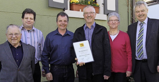 Seniorchef Egon Kunz und seine beiden ...er der Elektroinnung, Gerhard Zllin.   | Foto: Herbert Trogus