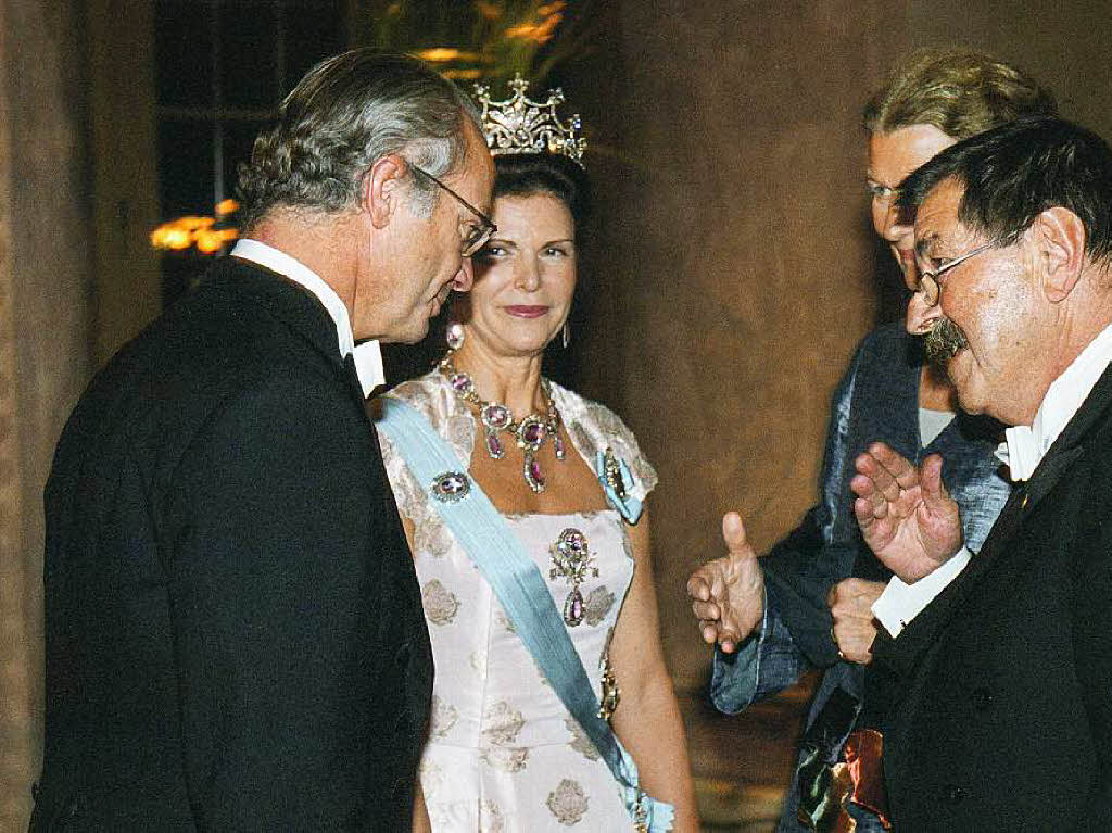 1999 traf Grass (rechts) das schwedische Knigspaar, Carl Gustaf und Silvia.