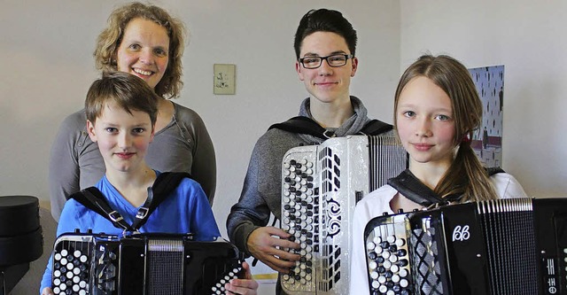 Annette Ronkov-Riener mit ihren erfol...r, Sebastian Flohr und Miriam Hfner.   | Foto:  Stadt Waldkirch