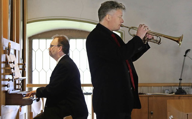 Mit Carsten Klomp (Orgel) und Rudolf M...res Fachs in der evangelischen Kirche.  | Foto: Katharina Bartscvh