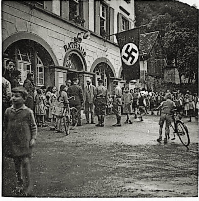 Dieses historische Foto zeigt, wie Nat... in Wyhlen in den Ruhestand versetzt.   | Foto: Zeitzeugengw