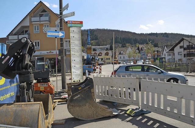 Geplagte Autofahrer: In Kandern dauert...s in drei Wochen ber die Bhne sein.   | Foto: Markus Maier