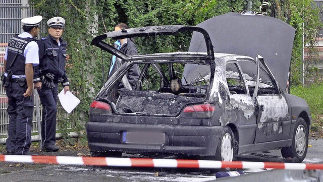 Wie starb Florian H.? Am 16. September...sgebranntes Auto am Cannstatter Wasen.  | Foto: dpa