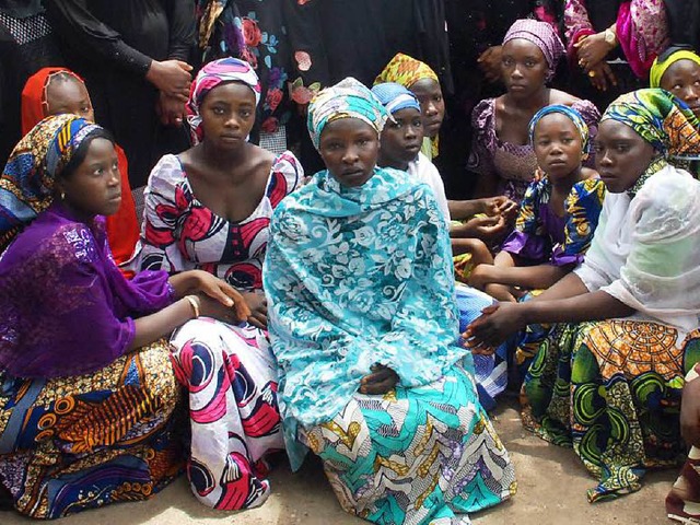 Diese Mdchen konnten im vergangenen Jahr den Boko-Haram-Terroristen entkommen.   | Foto: AFP