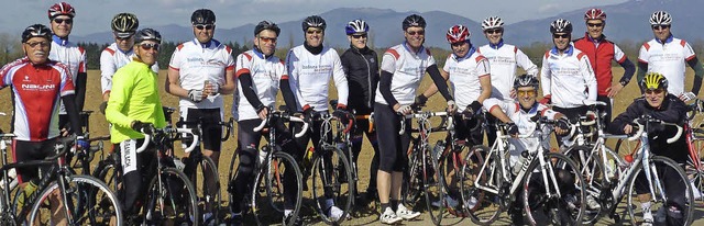 Gut gelaunte Radler des RV Bamlach auf Tour im Elsass  | Foto: wolf giebel