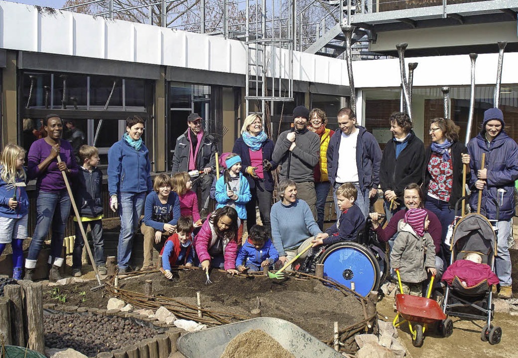 Schulgarten als Freudenquell: An der M...n Beeren, Kräuter, Blumen und Gemüse.   | Foto: zvg