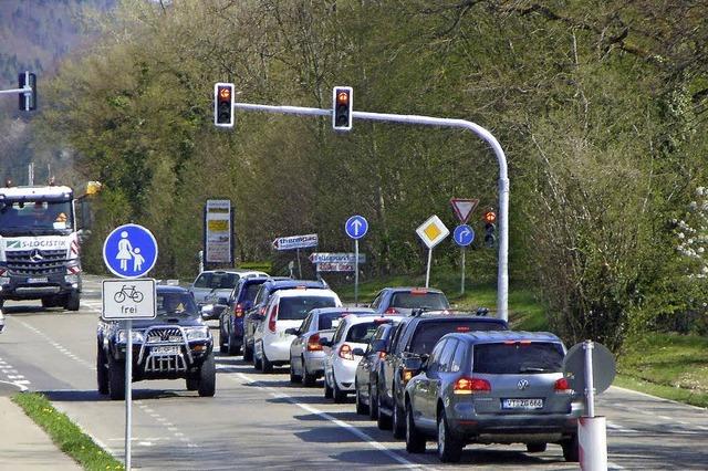 Stau wegen neuer Ampel