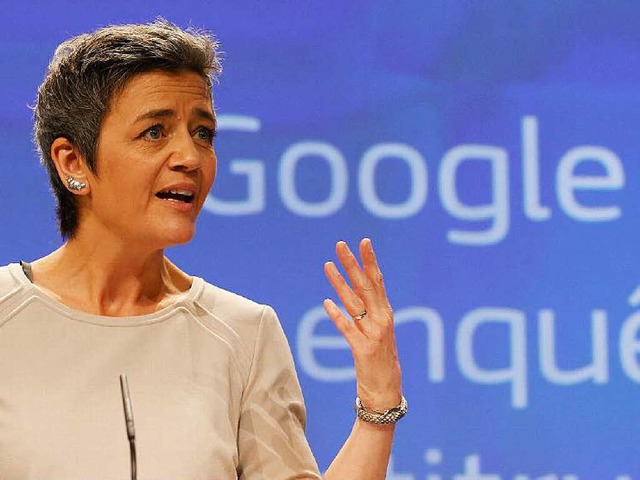 EU-Wettbewerbskommissarin Margrethe Vestager sagt Google den Kampf an.  | Foto: dpa