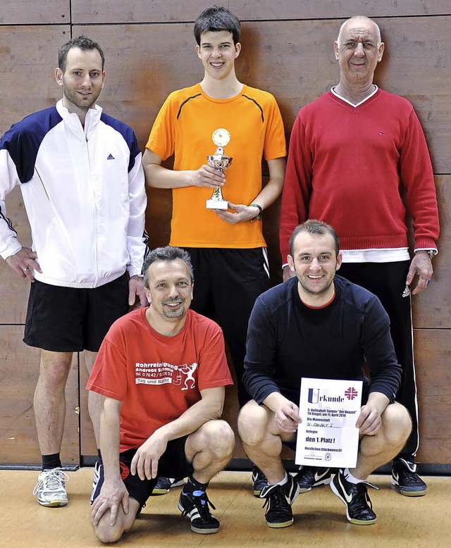 Die Dienstags-Freizeitsportgruppe I ge...eyballturnier des Turnvereins Riegel.   | Foto: Hassler