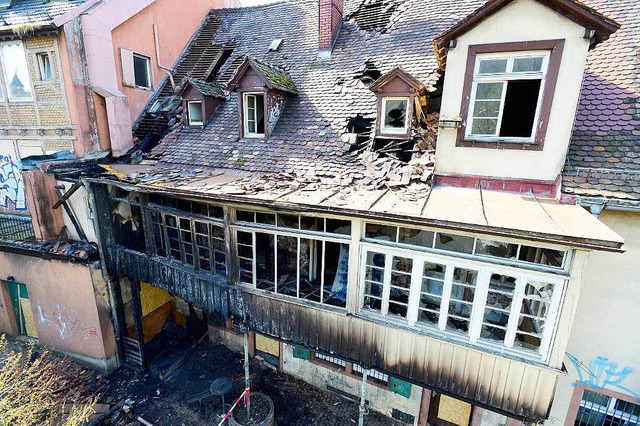 Das Dreiknigshaus nach dem Feuer am Samstag.  | Foto: Ingo Schneider