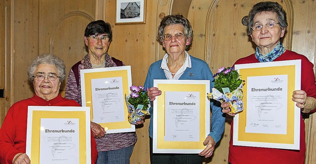 Neue Ehrenmitglieder wurden bei den La...lisabeth Ohnemus  und Agathe Richter.   | Foto: Olaf Michel