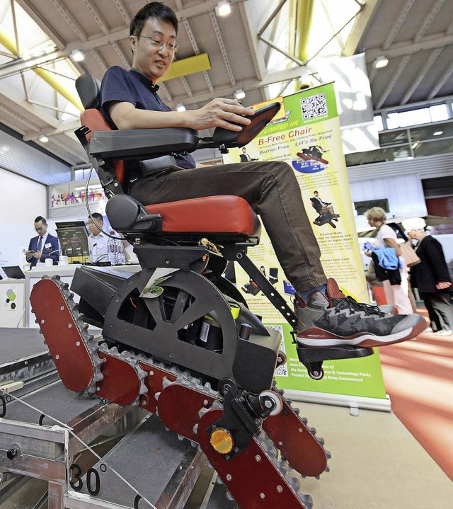 Kann man da noch von Rollstuhl spreche...fortbewegt  &#8211; auch Treppen hoch.  | Foto: dpa