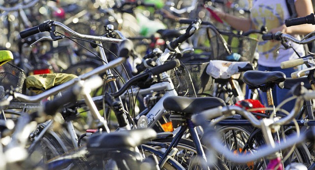 Die Herbolzheimer Geschftswelt prsen...ptstrae im Blickpunkt des Interesses.  | Foto: Archivtoto: DPA