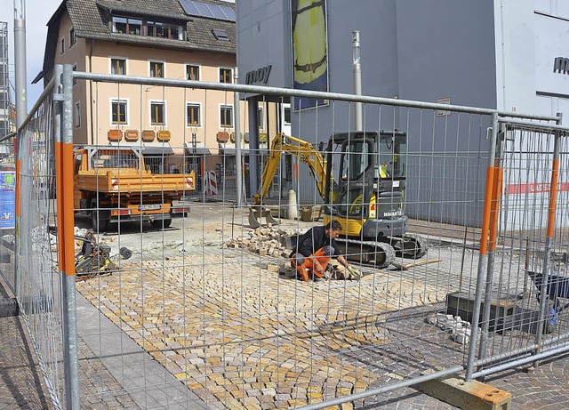 Am Bad Sckinger Spitalplatz wird neu gepflastert.   | Foto: Sina Gesell