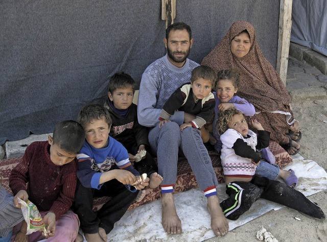 Leben hinter Plastikbahnen &#8211; die Familie Schimbari in Gaza  | Foto: Inge Gnther