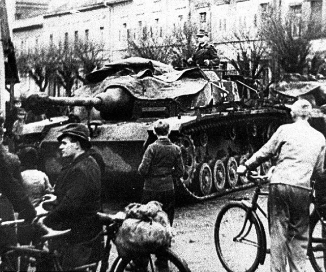 Dezember 1944: Deutsche Truppen sammeln sich in Emmendingen.  | Foto: Bildarchiv Josef Ghri