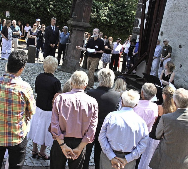 2010 stellte der Klangobjektknstler G...in sein Gurs-Projekt in Breisach vor.   | Foto: aniol