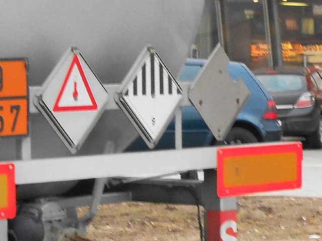 Ein Lastwagen aus Tschechien transportierte brennbare Chemikalien ungesichert.  | Foto: Langelott