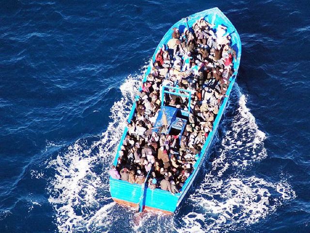 Wieder ist ein Flchtlingsboot auf dem...gekentert und Menschen sind gestorben.  | Foto: dpa