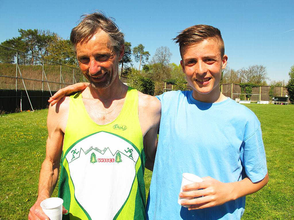 Links Dominik Lemble aus Masevaux, Sieger ber 10 km, rechts Antonio Castiglione aus Rheinweiler, Sieger des 5 km Laufes.