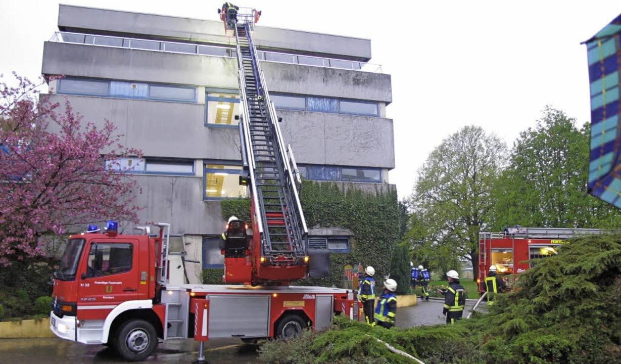 Eine große Feuerwehrübung, an der sich..., fand in Bamlach am Marienheim statt.  | Foto: Jutta Schütz
