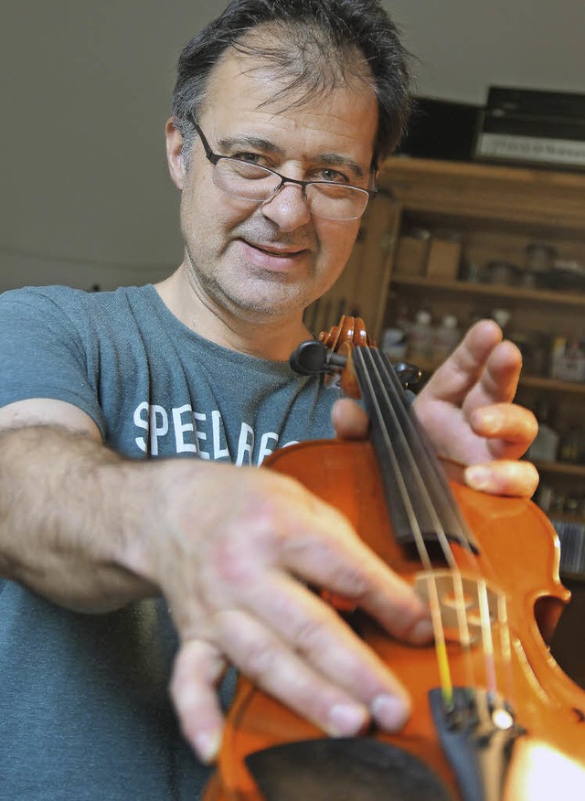 Kolja Lochmann mit Geige   | Foto: Michael Saurer