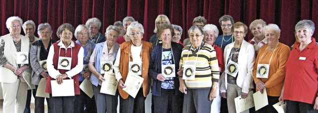 Geehrte langjhrige Mitglieder des Fra... die die Ehrungen der Frauen vornahm.   | Foto: Ulrike Spiegelhalter
