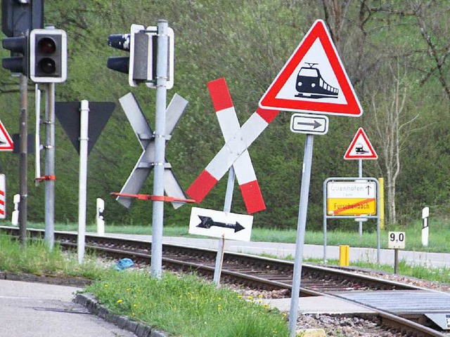 Am Bahnbergang in Furschenbach kollidierte die Achertalbahn mit einem Subaru.  | Foto: Roland Spether