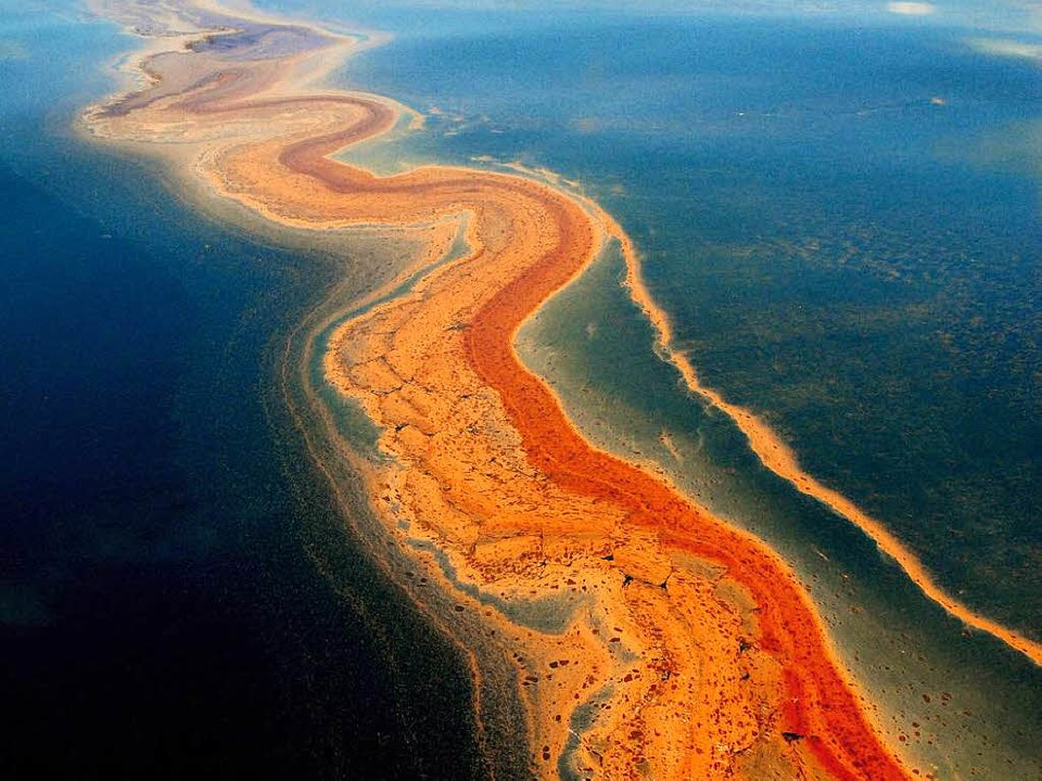 Der Ölteppich im Golf von Mexiko Anfang Mai 2010.  | Foto: dpa