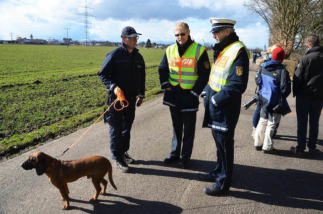 Die Suchaktion der Polizei nach der Schieerei  | Foto: Dorothee Soboll