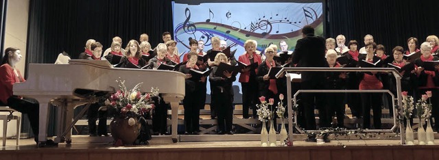 Der Chor Frohsinn aus Schliengen feier...uchen  und dem Mnnerchor Eggenertal.   | Foto: Astrid Moser-Oeschger