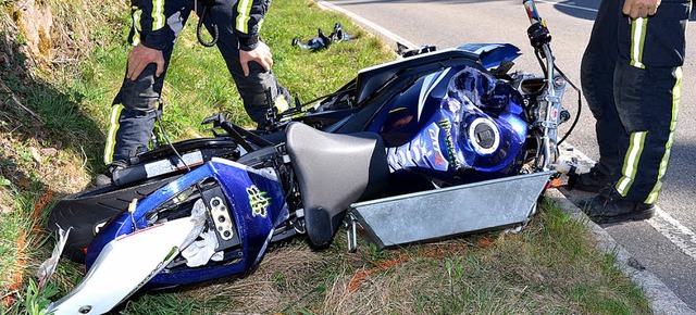 Unfall auf der L170: Zwei Motorradfahrer zogen sich schwere Verletzungen zu.   | Foto: Kamera24