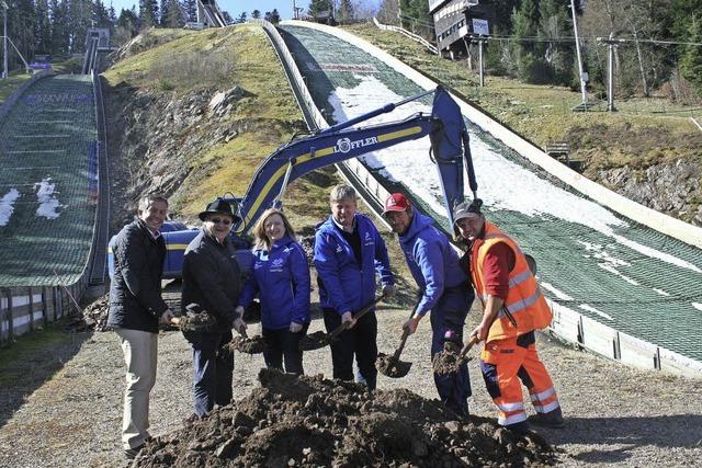 Spatenstich fr neuen Lift