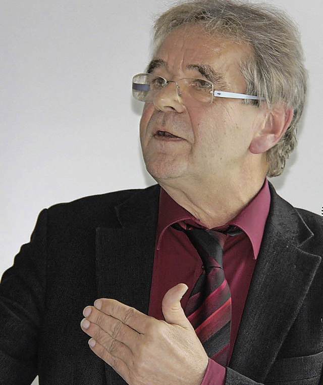 Gerd  Weimer, Beauftragter der Landesr...whrend seines Referats in Btzingen.   | Foto: David