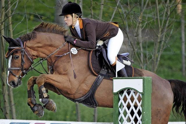 Jugend beeindruckt hoch zu Pferd